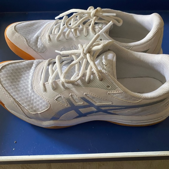 GU ASICS shoes. White w silver accent. Size 10 - Picture 1 of 4